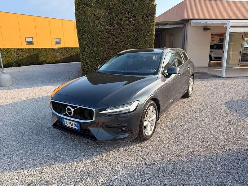 Usata Volvo V60 Business Edition 150 CV (110 kW) 2020 Grigio Station wagon