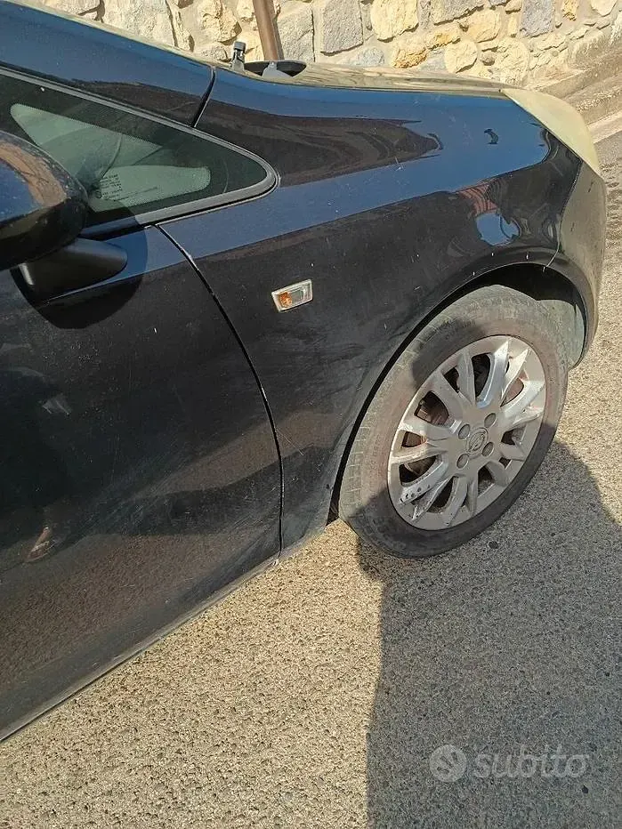 Usata Opel Corsa 75 CV (55 kW) 2009 Nero Utilitaria