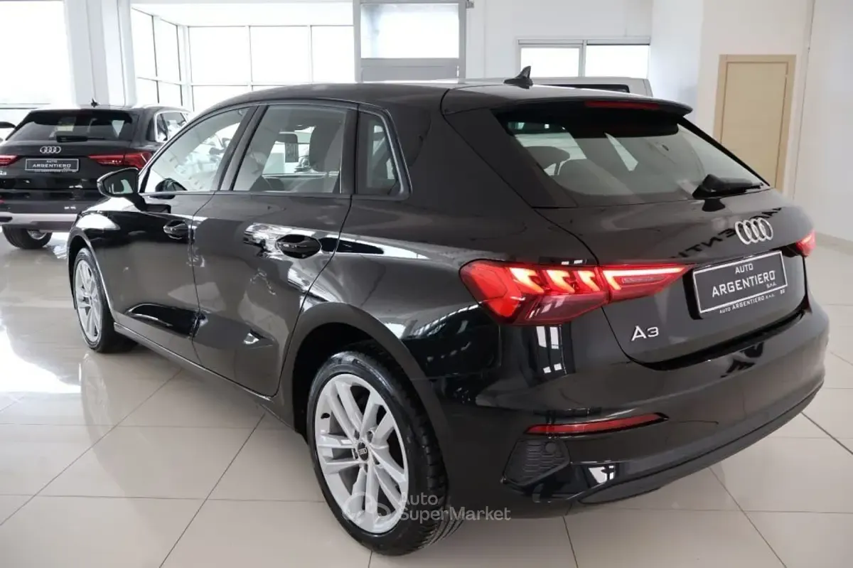 Gebraucht Audi A3 Advanced 116 PS (85 kW) 2022 Schwarz Limousine