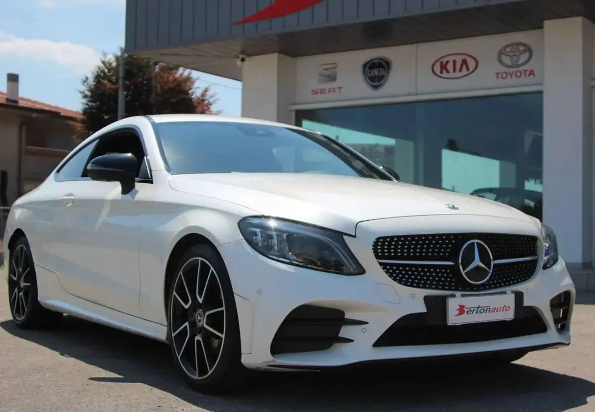 Usata Mercedes C220 AMG 194 CV (142 kW) 2021 Bianco Coupé