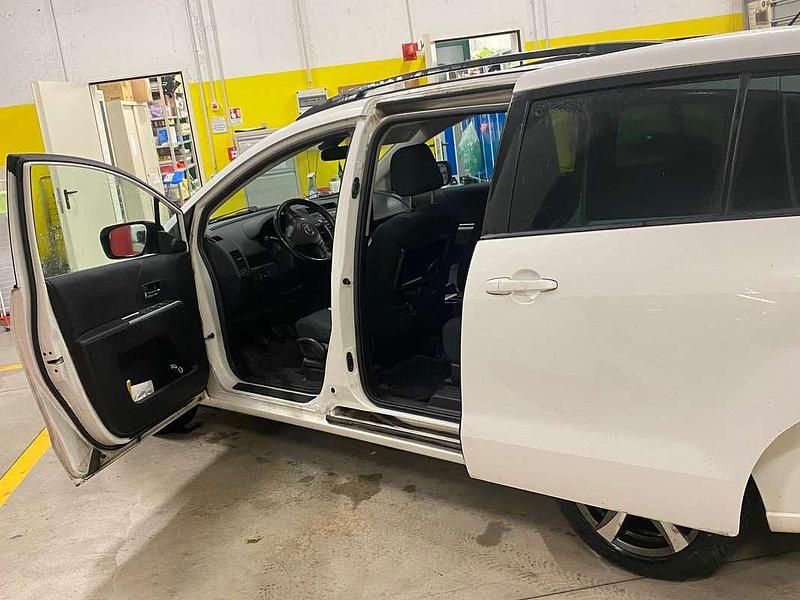 Usata Mazda 5 Dynamic 143 CV (105 kW) 2010 Bianco Monovolume