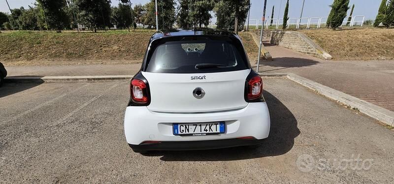Usata Smart ForFour 71 CV (52 kW) 2016 Bianco Utilitaria