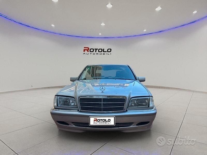 Usata Mercedes 200 192 CV (141 kW) 1997 Grigio Berlina