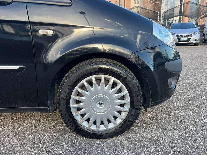 Usata Lancia Musa 90 CV (66 kW) 2007 Nero Monovolume