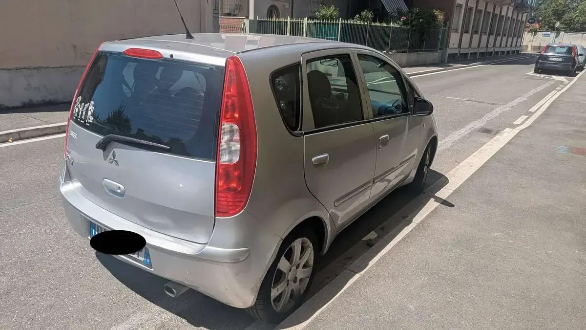 Usata Mitsubishi Colt Instyle 95 CV (69 kW) 2006 Argento Berlina