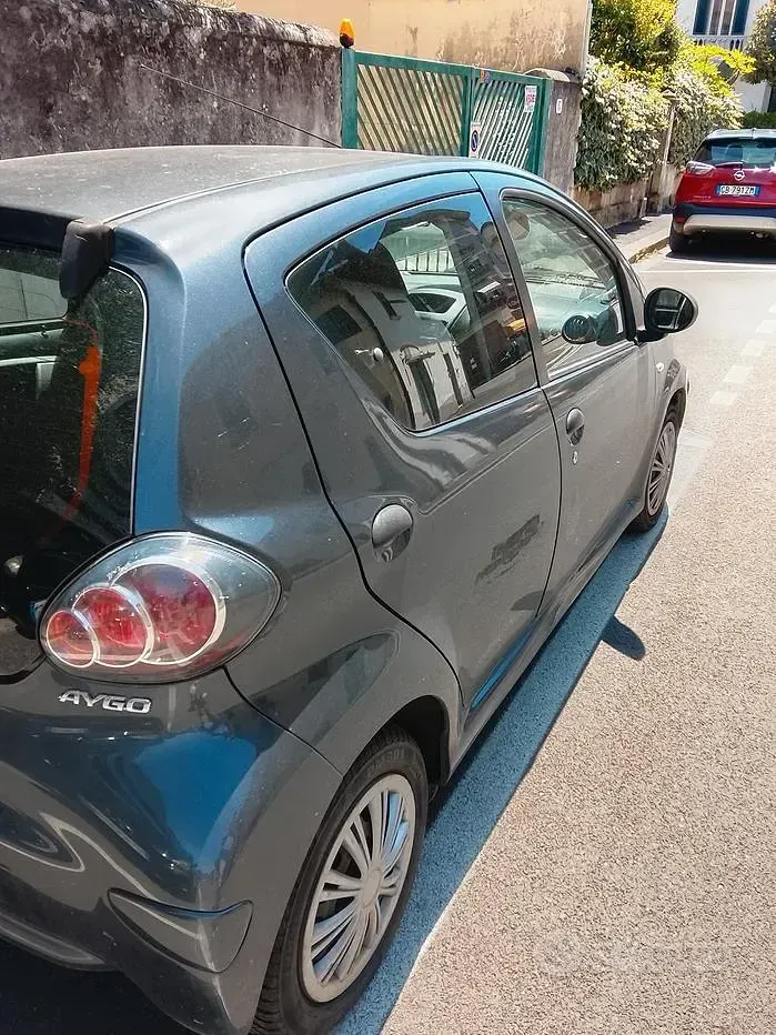 Usata Toyota Aygo 68 CV (50 kW) 2010 Grigio Utilitaria