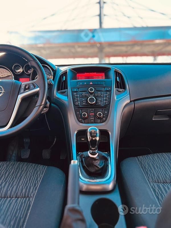 Usata Opel Astra 125 CV (91 kW) 2014 Grigio Station wagon