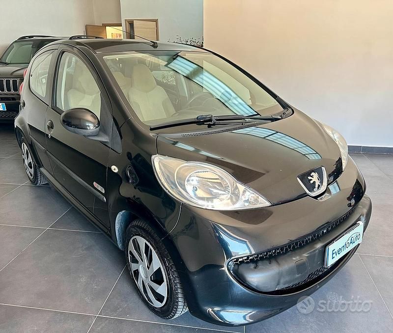Gebraucht Peugeot 107 68 PS (50 kW) 2007 Schwarz Kleinwagen