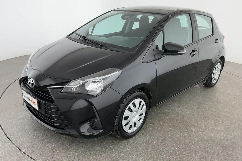 Nero Usata 2019 Toyota Yaris Cool Due volumi | 11.199 € (Buon prezzo) - Immagine 1/4