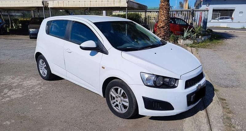 Bianco Usata 2012 Chevrolet Aveo LT Tre volumi | 3900 € (Buon prezzo) - Immagine 1/4