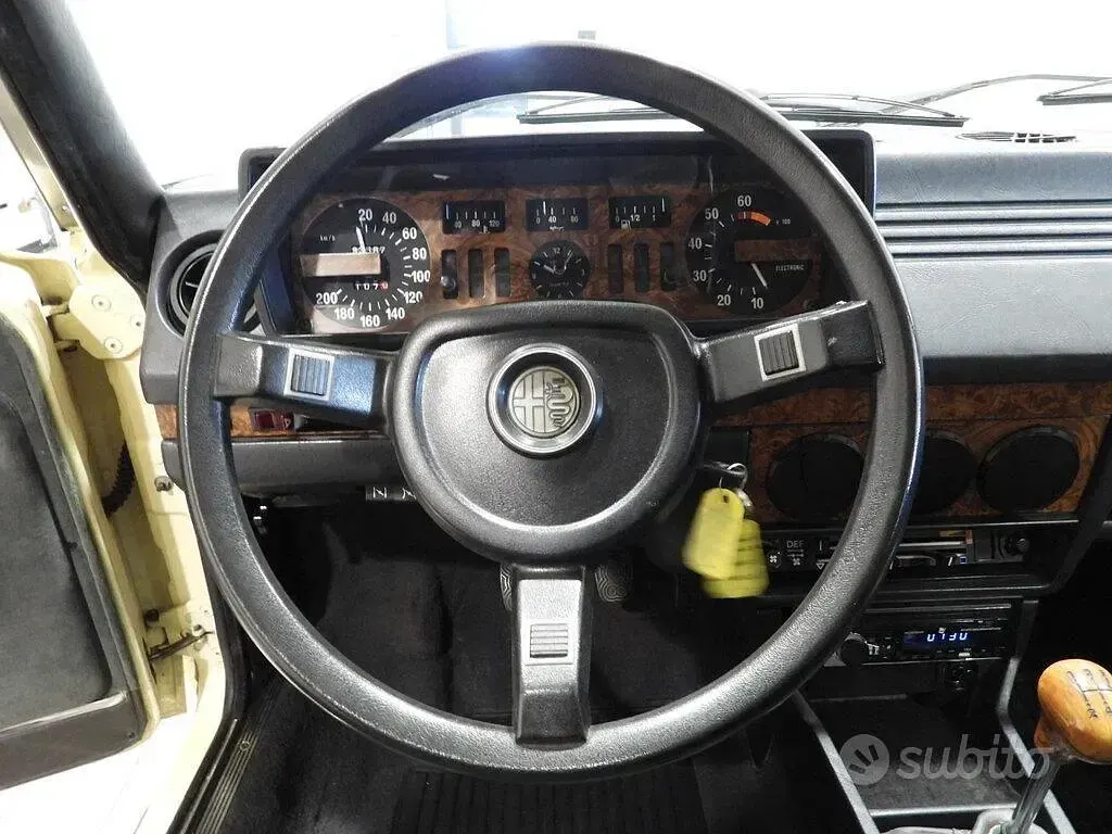 Usata Alfa Romeo Alfetta 130 CV (95 kW) 1981 Rosso Berlina
