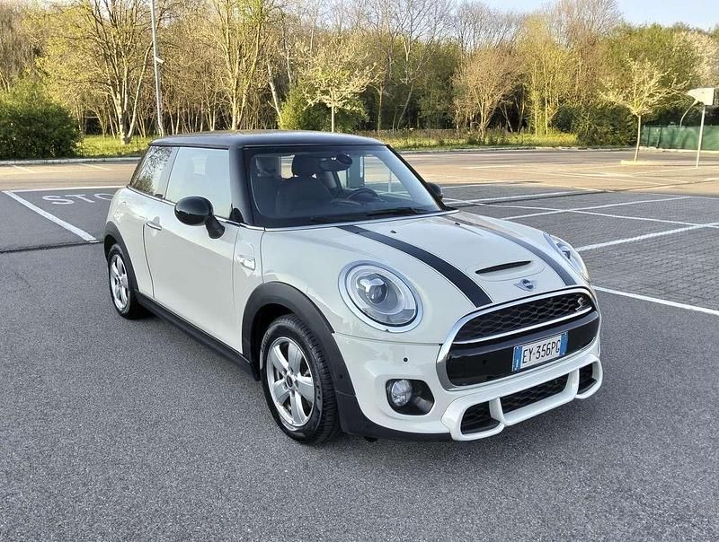 Usata Mini Cooper D 116 CV (85 kW) 2015 Beige Utilitaria