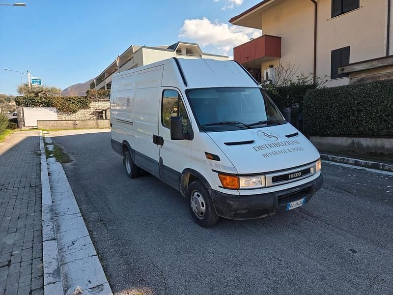 Usata Iveco Daily 145 CV (106 kW) 2002 Bianco