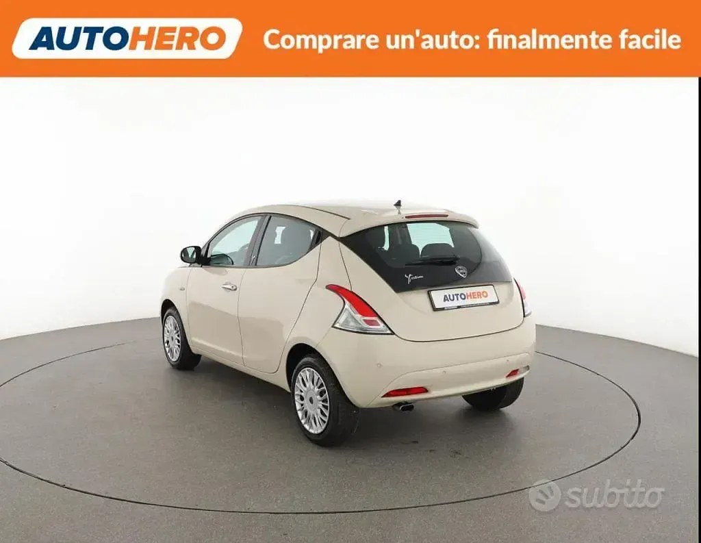 Usata Lancia Ypsilon Gold 69 CV (50 kW) 2017 Bianco Utilitaria