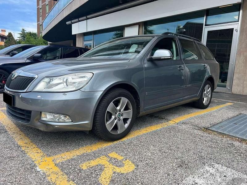 Grigio Usata 2012 Skoda Octavia Station wagon | 3200 € (Ottimo prezzo) - Immagine 1/4