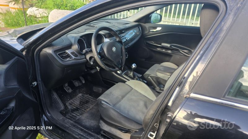 Usata 2012 Alfa Romeo Giulietta Due volumi | 2000 € - Immagine 1/4