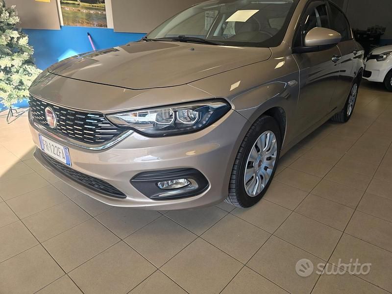 Usata Fiat Tipo Lounge 120 CV (88 kW) 2018 Grigio Berlina