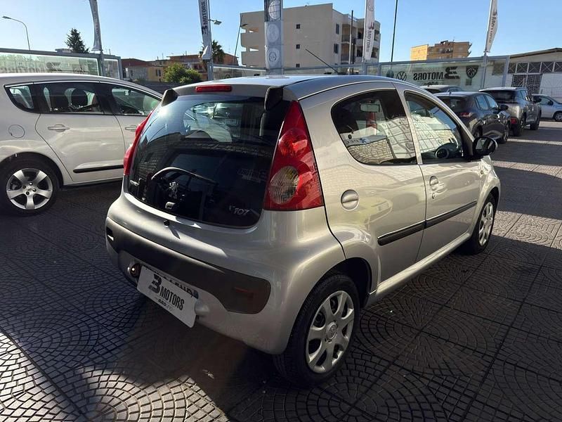 Usata Peugeot 107 Active 68 CV (50 kW) 2009 Argento Utilitaria