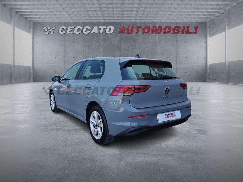 Begagnad VW Golf VIII Life 116 HK (85 kW) 2024 Grå Sedan