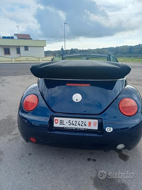 Usata VW New Beetle 115 CV (84 kW) 2004 Blu Utilitaria