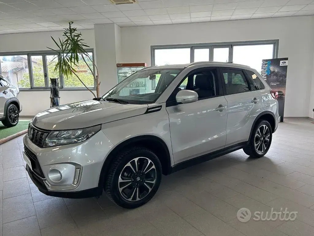 Second-hand Suzuki Vitara 129 CP (94 kW) 2021 Argintiu SUV