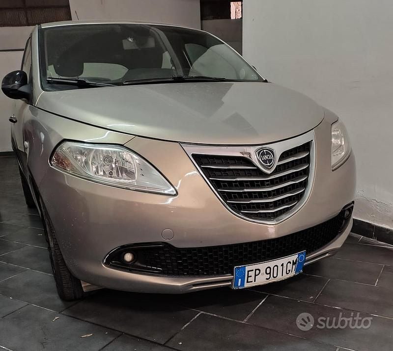Usata Lancia Ypsilon Gold 69 CV (50 kW) 2012 Giallo Utilitaria