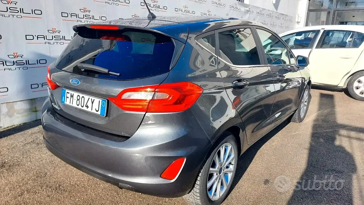 Usata Ford Fiesta Titanium 86 CV (63 kW) 2018 Grigio Berlina