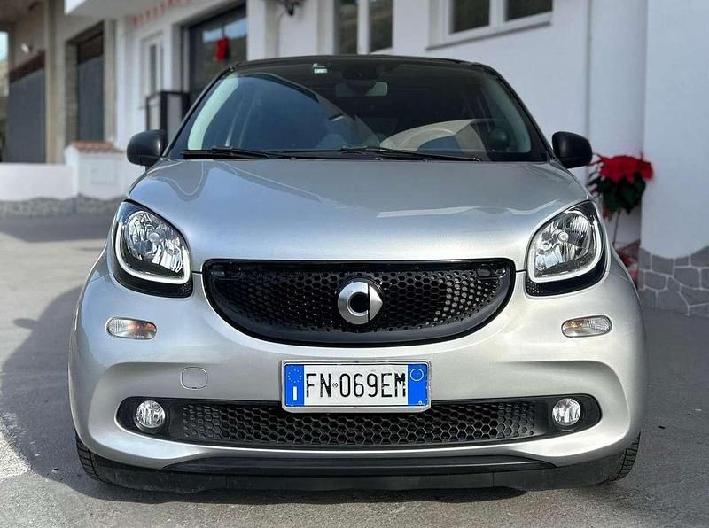 Argento Usata 2017 Smart ForFour Prime Utilitaria | 12.000 € (Buon prezzo) - Immagine 1/4