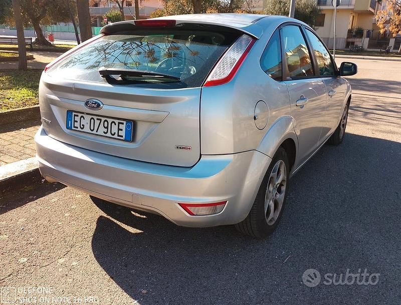 Usata Ford Focus 110 CV (80 kW) 2011 Grigio Berlina