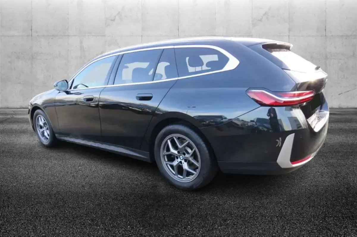 Usata BMW 520 197 CV (144 kW) 2024 Nero Station wagon