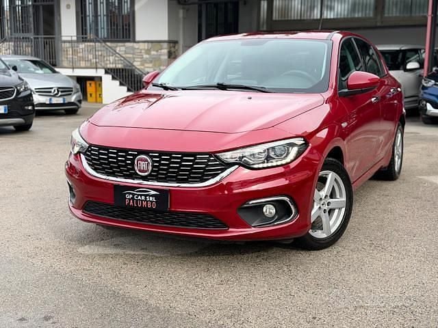Usata Fiat Tipo Lounge 120 CV (88 kW) 2017 Bordeaux Berlina