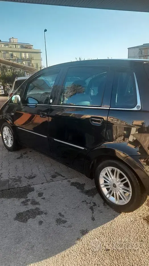 Usata Lancia Musa 77 CV (56 kW) 2011 Nero Monovolume