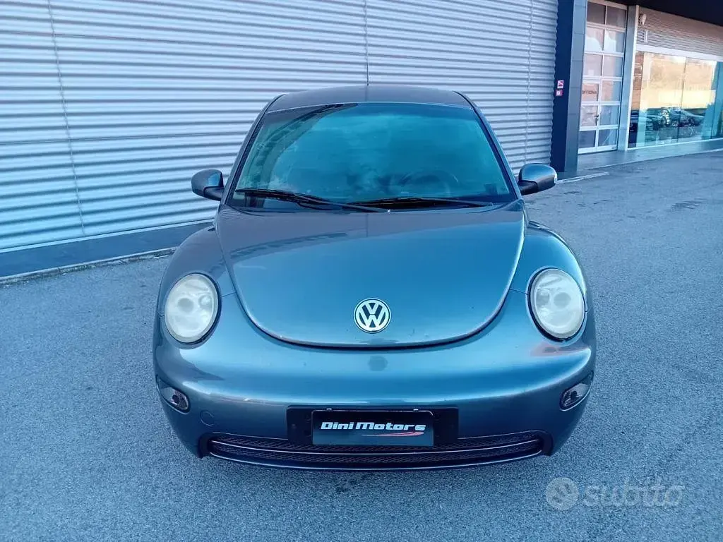 Usata VW New Beetle 105 CV (77 kW) 2005 Grigio Utilitaria