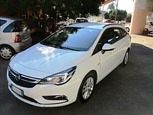 Usata Opel Astra Dynamic 136 CV (100 kW) 2017 Bianco pastello Station wagon