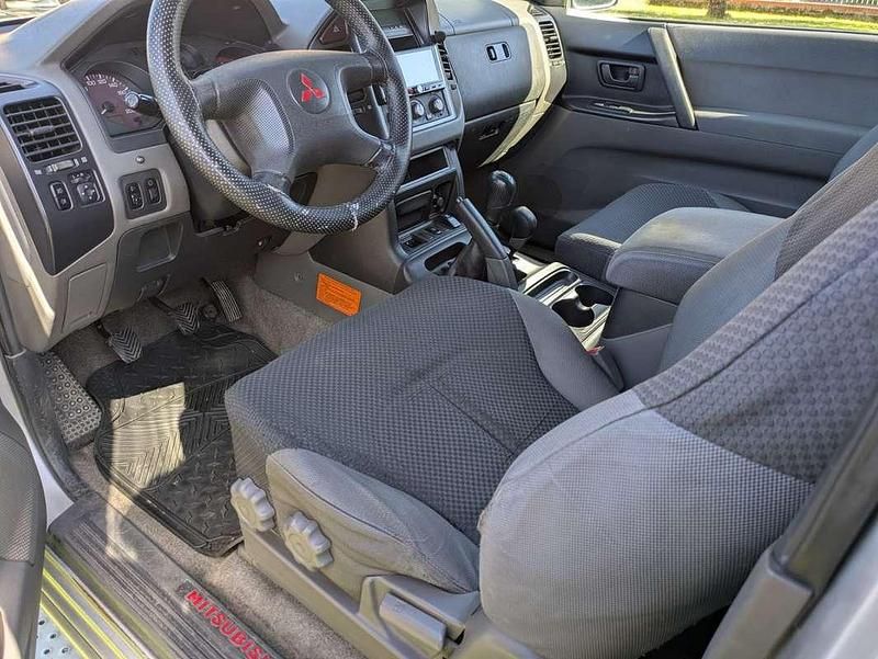 Usata Mitsubishi Pajero 165 CV (121 kW) 2000 Argento SUV