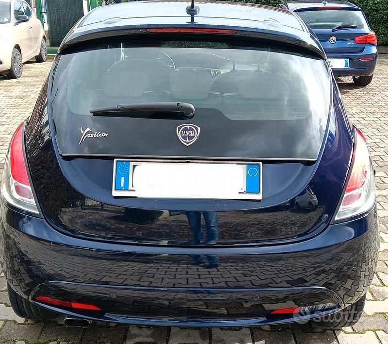 Usata Lancia Ypsilon 69 CV (50 kW) 2015 Blu Utilitaria