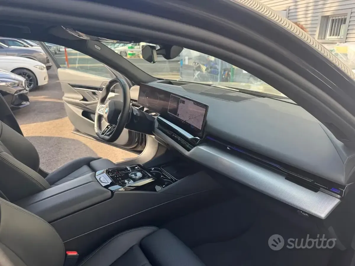 Usata BMW 520 177 CV (130 kW) 2024 Grigio Berlina