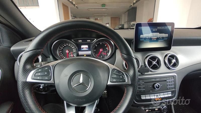 Usata Mercedes GLA200 Business 136 CV (100 kW) 2017 Nero SUV