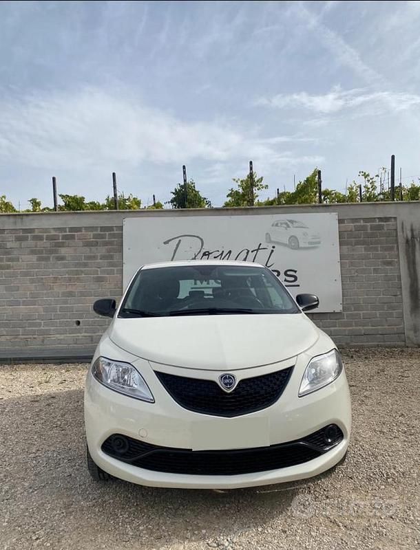 Usata Lancia Ypsilon 69 CV (50 kW) 2020 Bianco Utilitaria