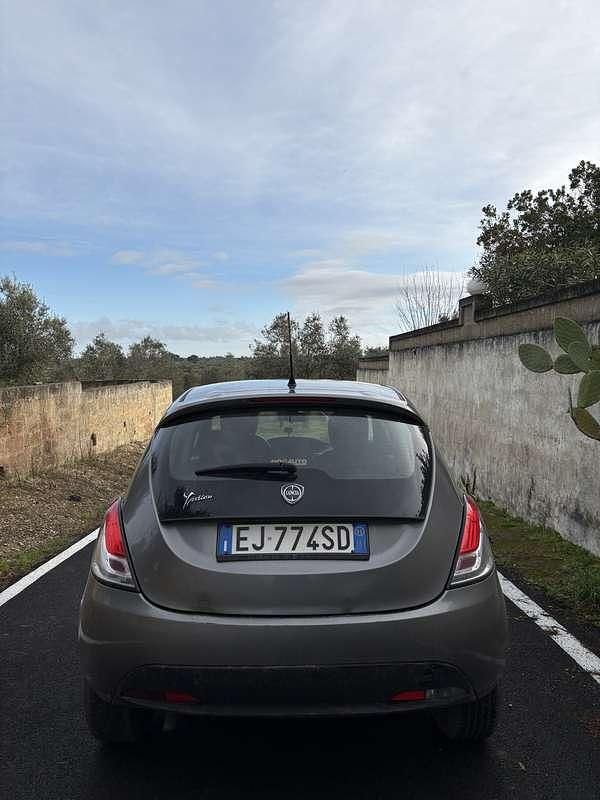 Usata Lancia Ypsilon Silver 86 CV (63 kW) 2011 Grigio Utilitaria