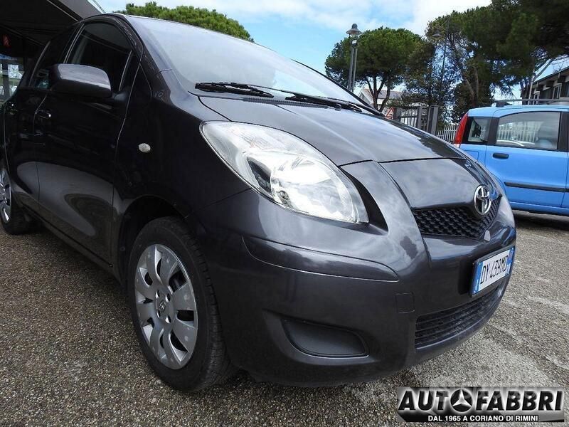 Usata Toyota Yaris 101 CV (74 kW) 2009 Grigio(met.) Utilitaria