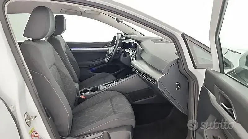 Usata VW Golf VIII Life 110 CV (80 kW) 2021 Bianco Berlina