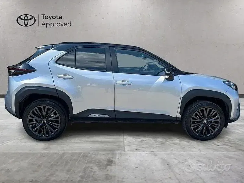 Usata Toyota Yaris Cross 116 CV (85 kW) 2023 Grigio SUV