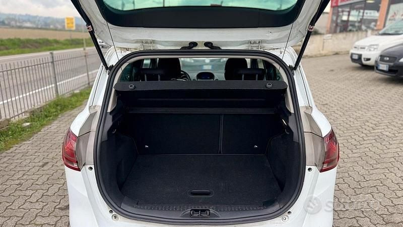 Begagnad Ford B-MAX 75 HK (55 kW) 2014 Vit Minibuss