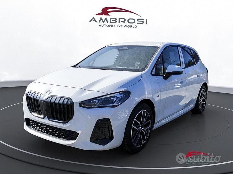 Bianco Nuova 2025 BMW 220 Active Tourer M Sport Monovolume | 36.000 € - Immagine 1/4