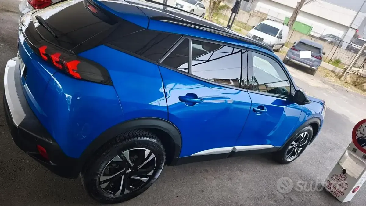 Usata Peugeot 2008 Allure 131 CV (96 kW) 2022 Bluazzurro SUV