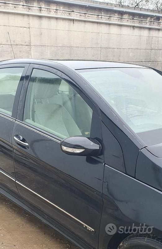 Usata Mercedes B200 140 CV (102 kW) 2007 Nero Monovolume