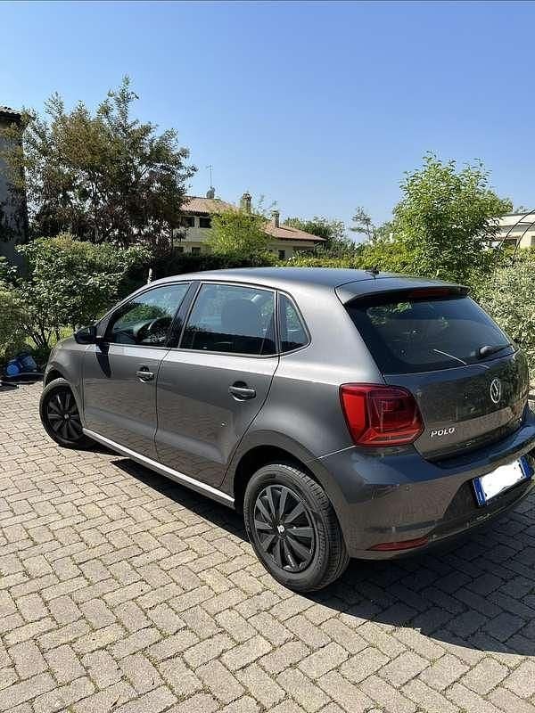 Usata VW Polo Trendline 75 CV (55 kW) 2016 Grigio Berlina