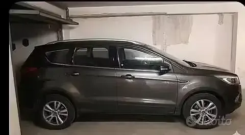 Begagnad Ford Kuga 150 HK (110 kW) 2017 Grå SUV