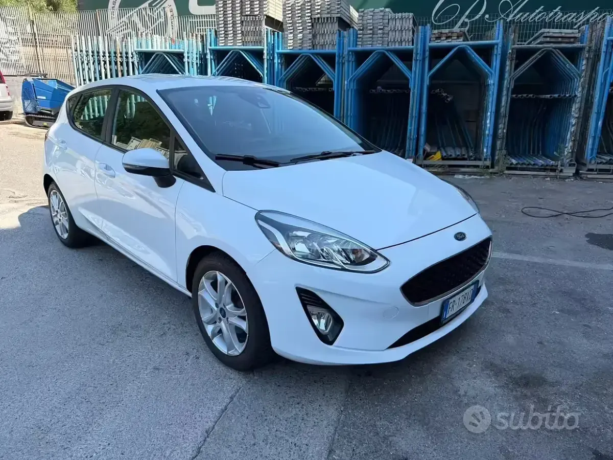 Usata Ford Fiesta 70 CV (51 kW) 2018 Bianco Utilitaria